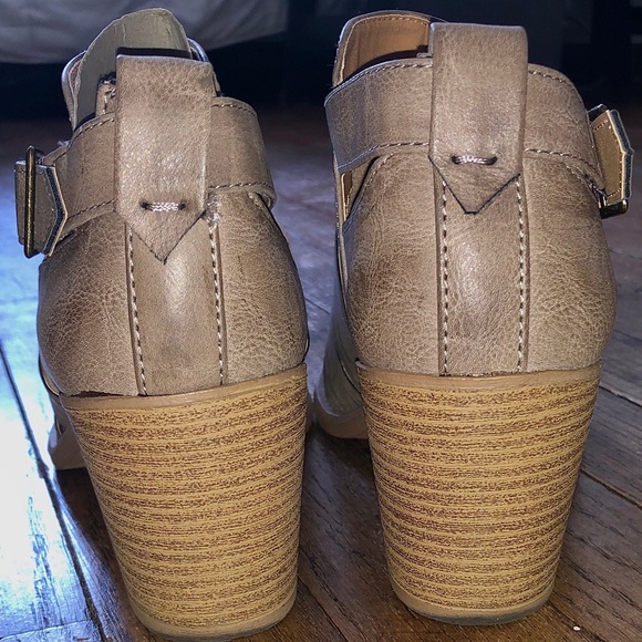 low ankle booties - Picture 4 of 4